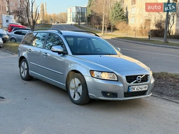 Авто Volvo V50 2010 № 8581293