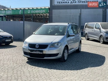 Авто Volkswagen Touran 2010 № 8582875