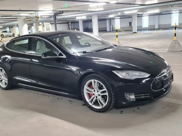 Авто Tesla Model S 2015 № 8584095