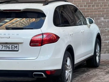 Авто Porsche Cayenne 2011 № 8585150