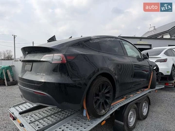 Авто Tesla Model Y 2023 № 8588371