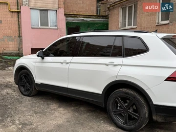 Авто Volkswagen Tiguan 2017 № 8593237