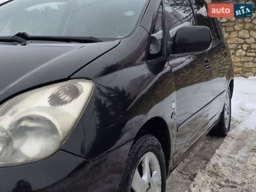 Авто Toyota Corolla Verso 2002 № 8593527