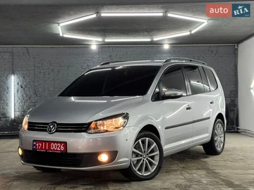 Авто Volkswagen Touran 2014 № 8597706