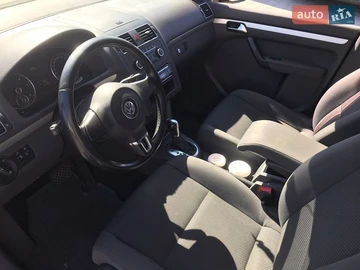 Авто Volkswagen Touran 2011 № 8599493
