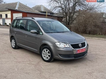 Авто Volkswagen Touran 2010 № 8603171