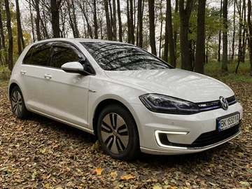 Авто Volkswagen E-Golf 2017 № 8608082
