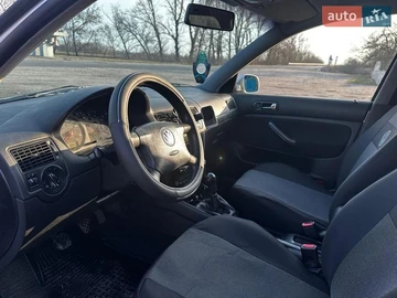 Авто Volkswagen Golf 2000 № 8608139