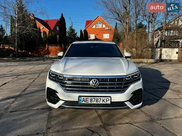 Авто Volkswagen Touareg 2018 № 8610319
