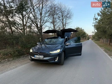 Авто Tesla Model X 2018 № 8611133