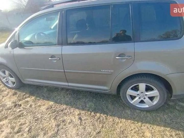 Авто Volkswagen Touran 2008 № 8612489