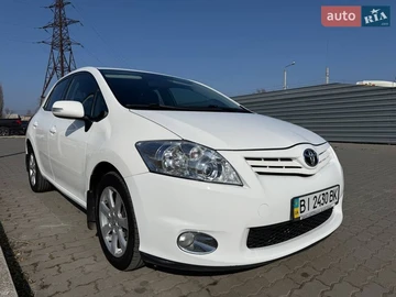 Авто Toyota Auris 2011 № 8613496