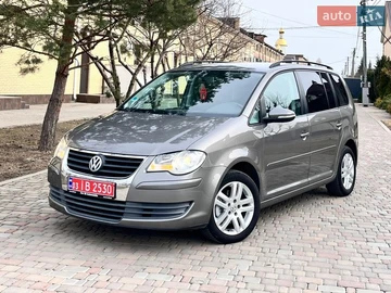 Авто Volkswagen Touran 2010 № 8615055