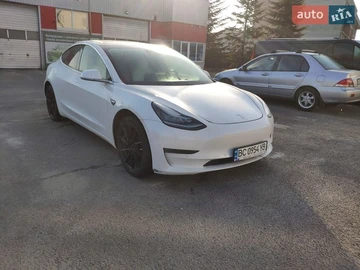 Авто Tesla Model 3 2019 № 8618243