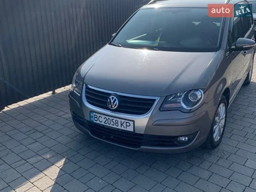 Авто Volkswagen Touran 2010 № 8622482