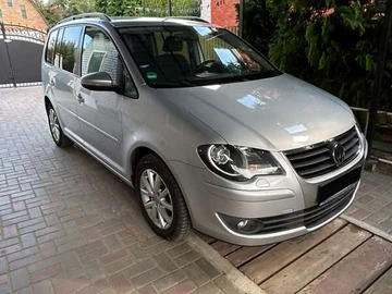 Авто Volkswagen Touran 2009 № 8623108