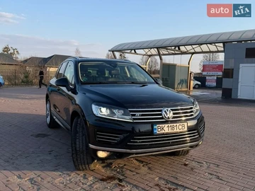Авто Volkswagen Touareg 2015 № 8623388