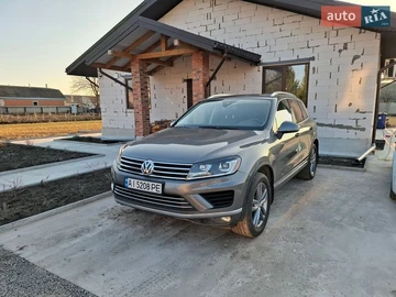 Авто Volkswagen Touareg 2015 № 8627423