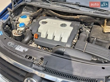 Авто Volkswagen Touran 2009 № 8630505
