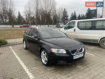 Авто Volvo V50 2010 № 8632297