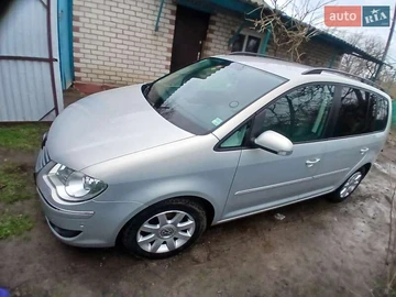 Авто Volkswagen Touran 2009 № 8633931