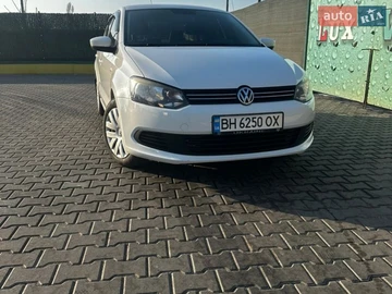 Авто Volkswagen Polo 2011 № 8637109