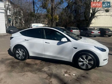 Авто Tesla Model Y 2023 № 8637198