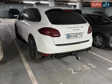 Авто Porsche Cayenne 2012 № 8639077