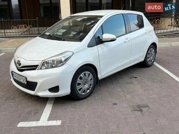 Авто Toyota Yaris 2012 № 8639754