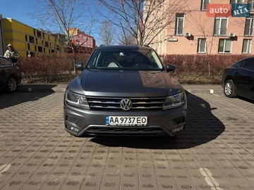 Авто Volkswagen Tiguan 2017 № 8640035