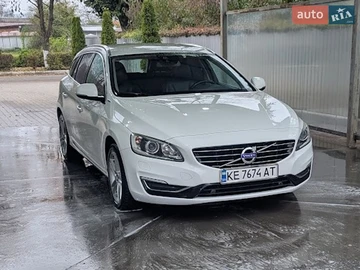 Авто Volvo V60 2013 № 8641347