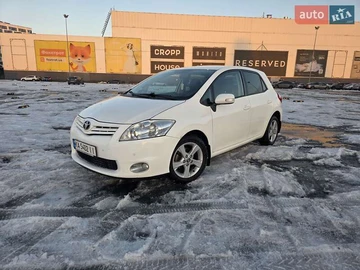 Авто Toyota Auris 2011 № 8641576