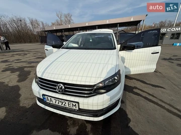 Авто Volkswagen Polo 2017 № 8642405