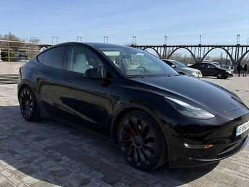 Авто Tesla Model Y 2023 № 8642706