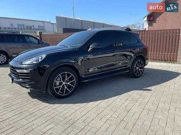 Авто Porsche Cayenne 2016 № 8643478