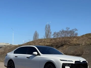Авто BMW I7 2023 № 8644441