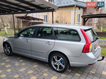Авто Volvo V50 2012 № 8646091
