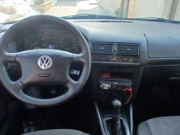 Авто Volkswagen Golf 2000 № 8651127