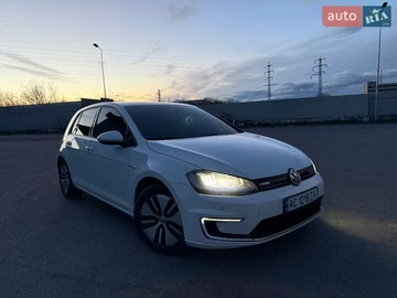 Авто Volkswagen E-Golf 2014 № 8653018