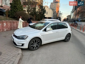 Авто Volkswagen E-Golf 2016 № 8653030