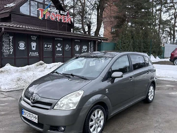 Авто Toyota Corolla Verso 2004 № 8656436