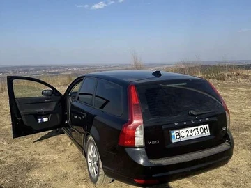 Авто Volvo V50 2010 № 8657481