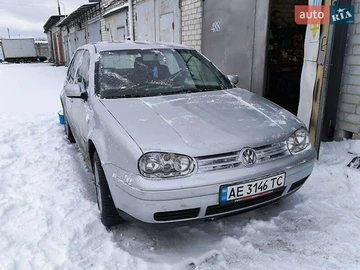 Авто Volkswagen Golf 2000 № 8657658