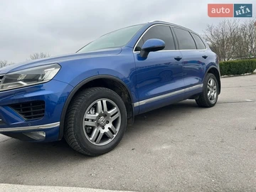 Авто Volkswagen Touareg 2015 № 8657921