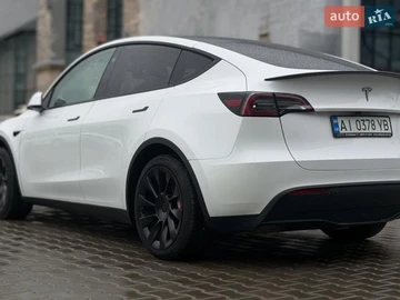 Авто Tesla Model Y 2023 № 8657923