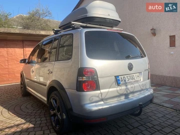 Авто Volkswagen Touran 2008 № 8658015