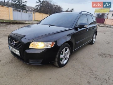 Авто Volvo V50 2010 № 8658997