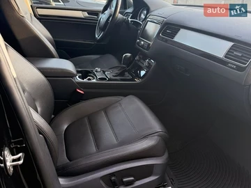 Авто Volkswagen Touareg 2015 № 8660449