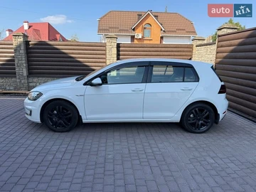 Авто Volkswagen E-Golf 2017 № 8664889