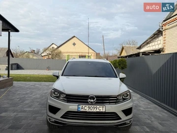 Авто Volkswagen Touareg 2015 № 8665090